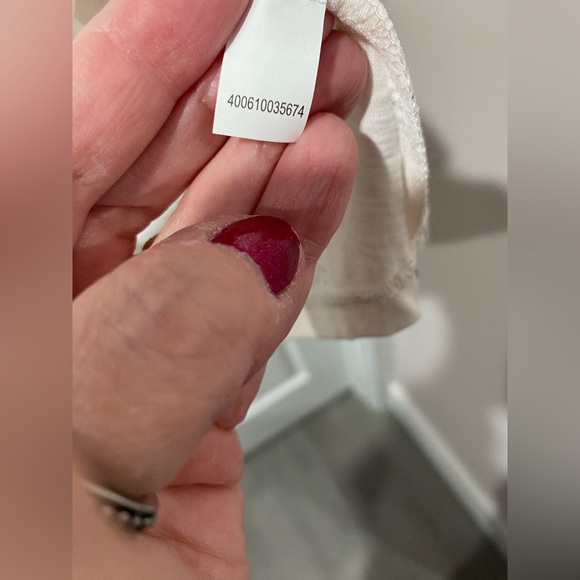 Sonoma women’s the everyday tee, size XL, with elephants
Print, good condition. - Picture 4 of 6